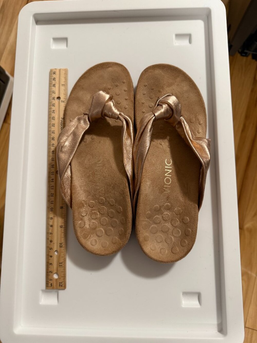 Vionic Women's Sandals Gold Leather Thong Slip On Shoes Size 8 - Picture 8 of 13